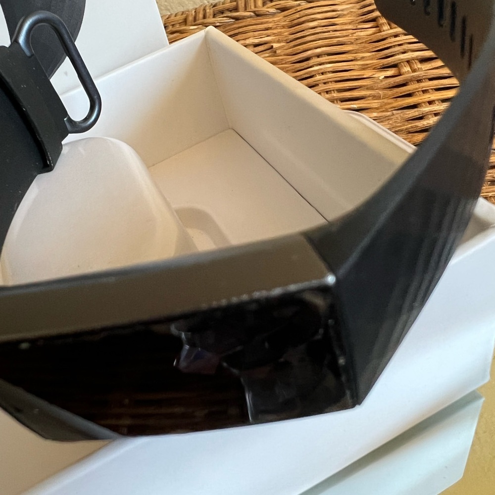 New in box Fitbit charge 3 black - Picture 9 of 9